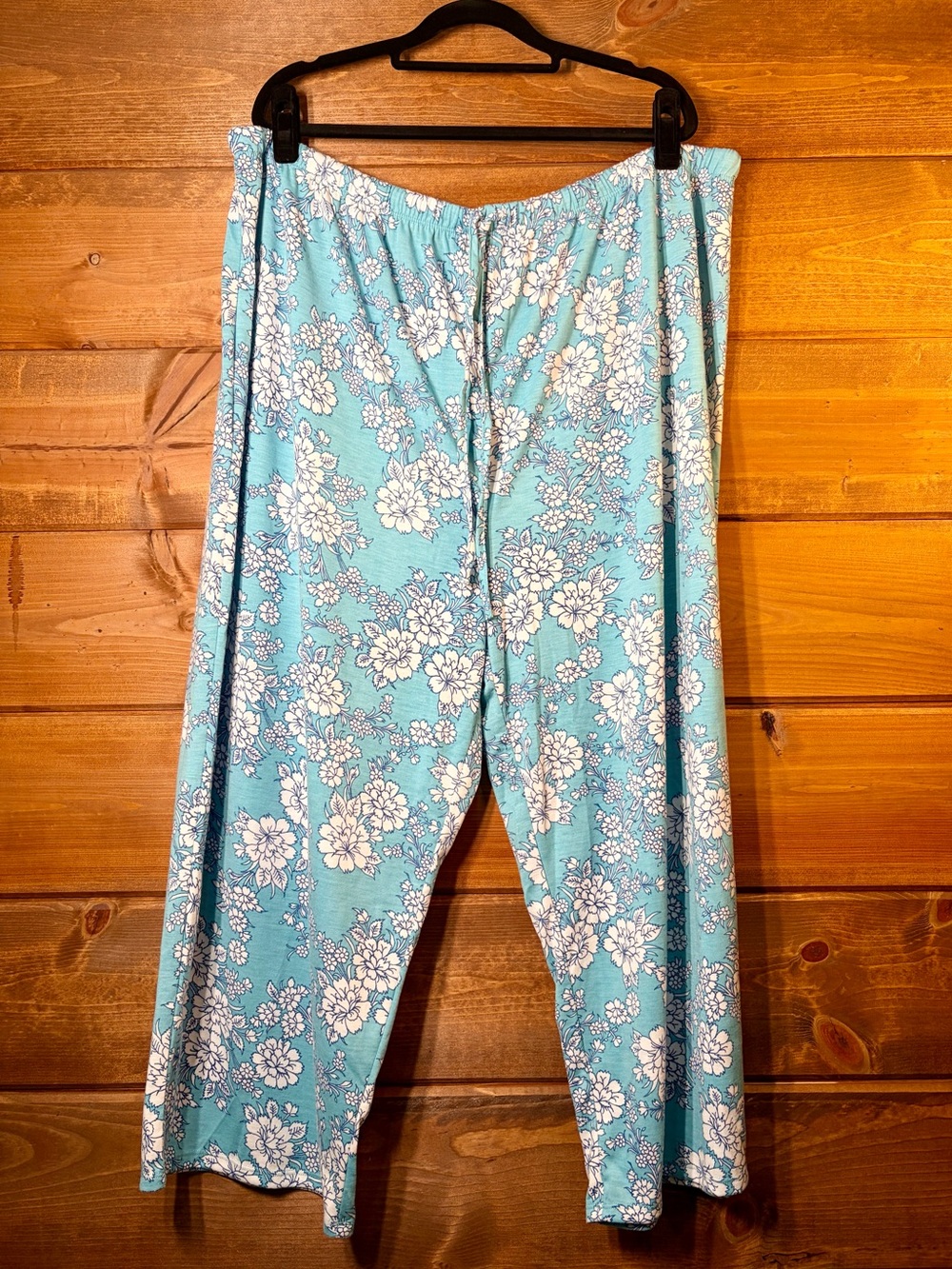 Women’s Floral Cropped Pajama Pants - Light Blue Size 3X 💙🌸